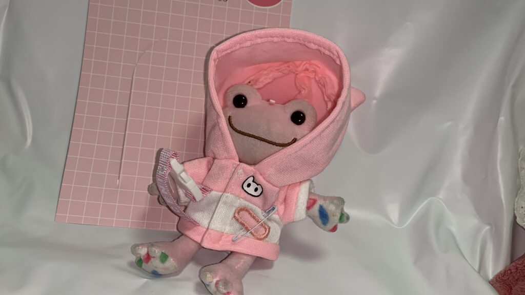 ピンクパーカー かえるのピクルス マスコット 着用 頭部かなり大きい サンキューマート