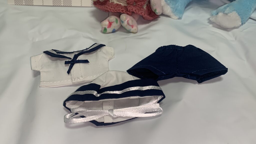 推しぬい服セーラーS かえるのピクルス ズボン着用 ぴったり