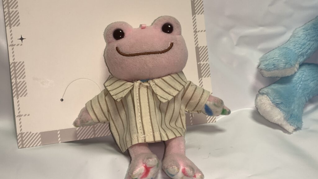 推しぬい服夏服Mベージュ かえるのピクルス 全身コーデ 3COINS