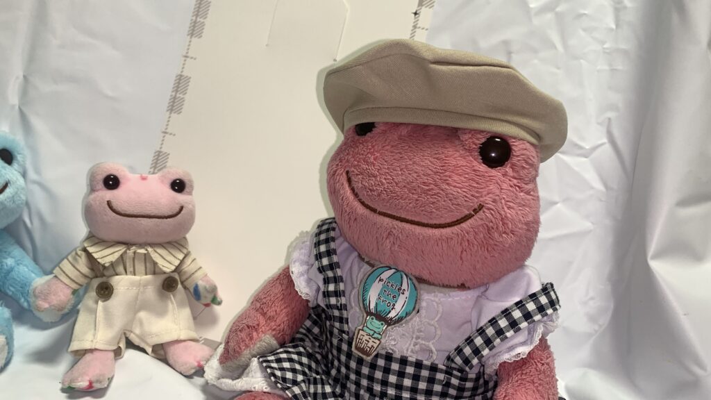 推しぬい服夏服Mベージュ 帽子 ビーンドール かえるのピクルス コーデ