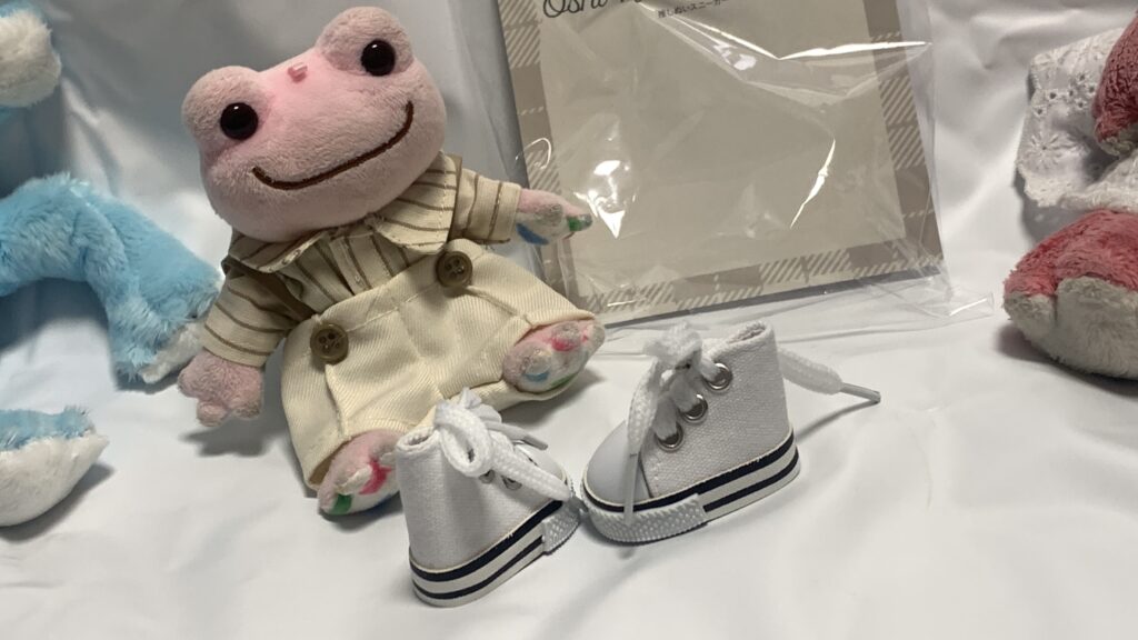 推しぬいスニーカーM かえるのピクルス マスコット 着用 バランス