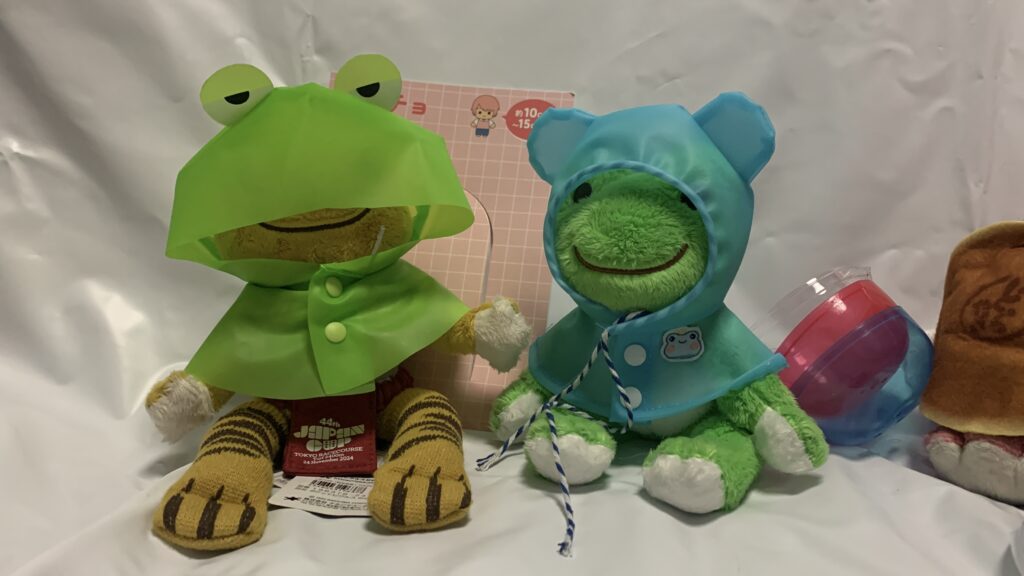 ポンチョ 3COINSレインコートとのサイズ比較 かえるのピクルス THANKYOUMART サンキューマート
