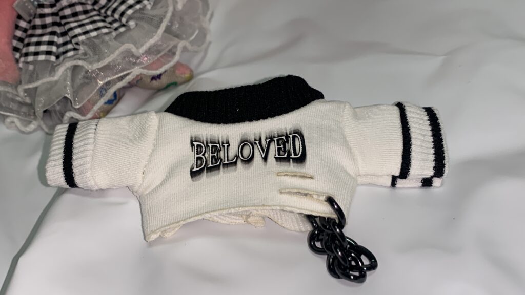 BELOVEDシャツ かえるのピクルス 着用 横向き サンキューマート