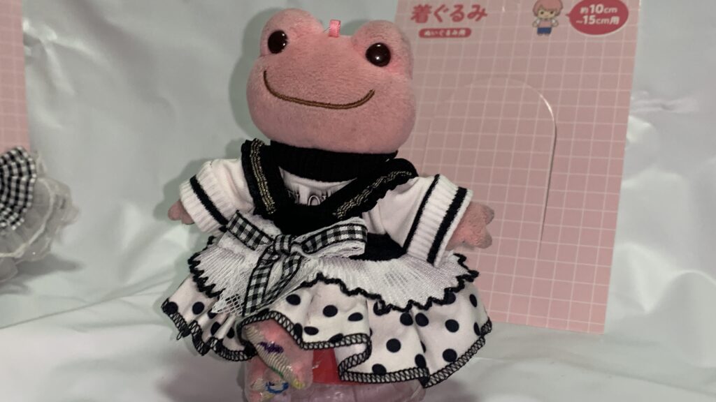 白リボンビスチェ&times;BELOVEDシャツ かえるのピクルス モノクロコーデ 正面 サンキューマート