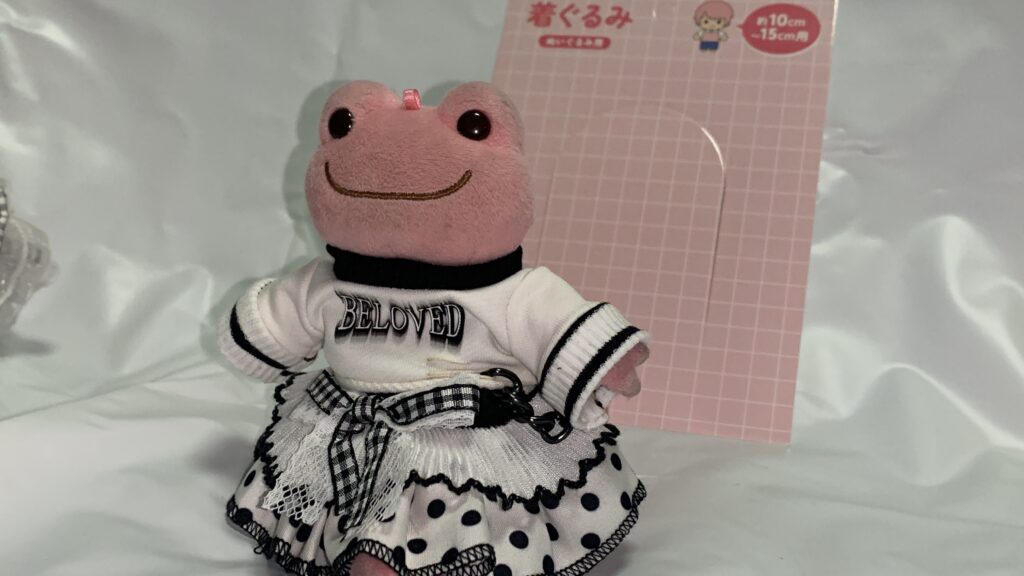白リボンビスチェ&times;BELOVEDシャツ かえるのピクルス 着用 横向き サンキューマート