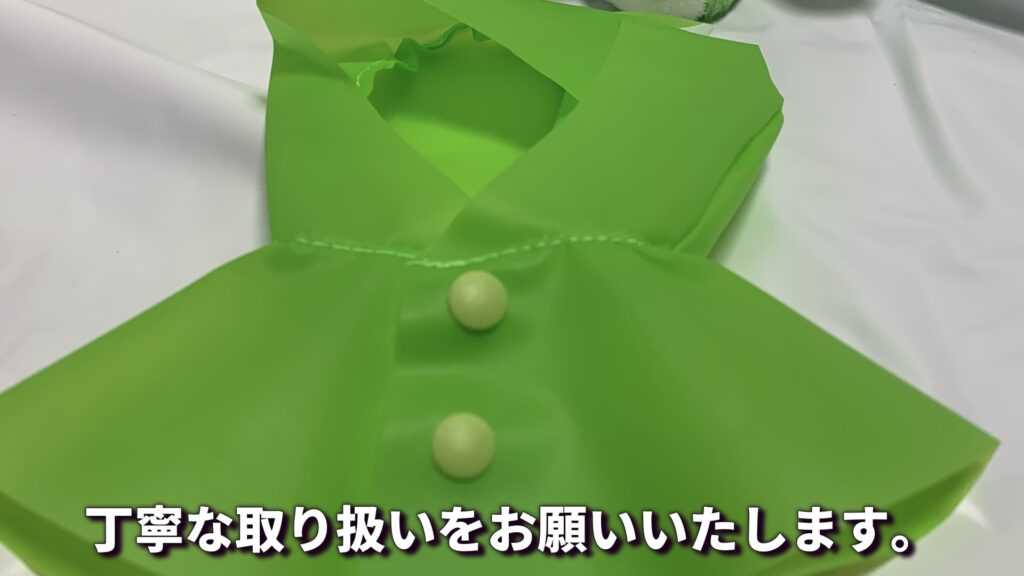 スリーコインズのレインコート ボタン式留め具 無理な着脱厳禁