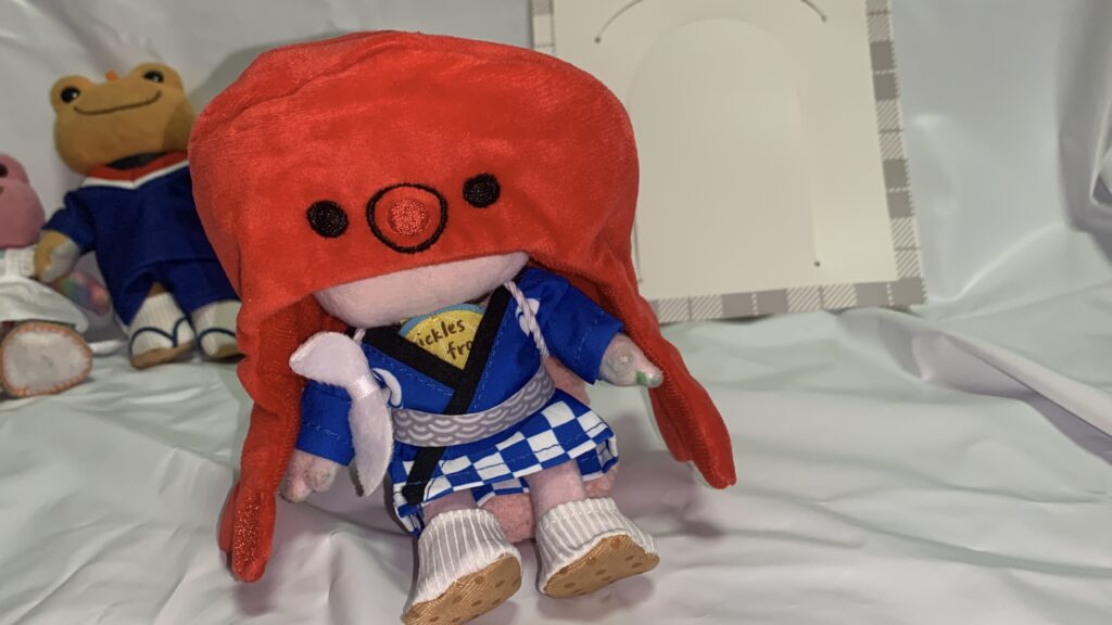 かえるのピクルス(マスコット)にタコかぶりもの M・大きすぎる様子