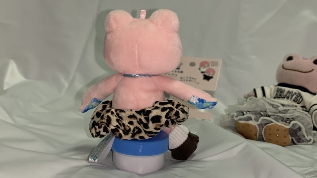 かえるのピクルスのシュシュをミニスカート風に装着した全体像