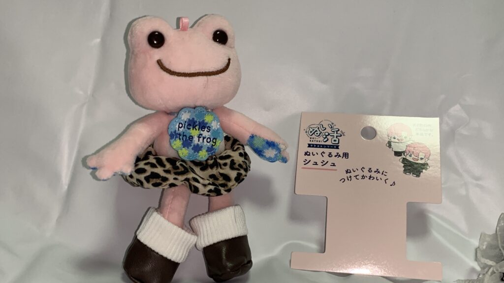 かえるのピクルスのシュシュ(ミニスカ)+ルーズソックスで絶対領域コーデ