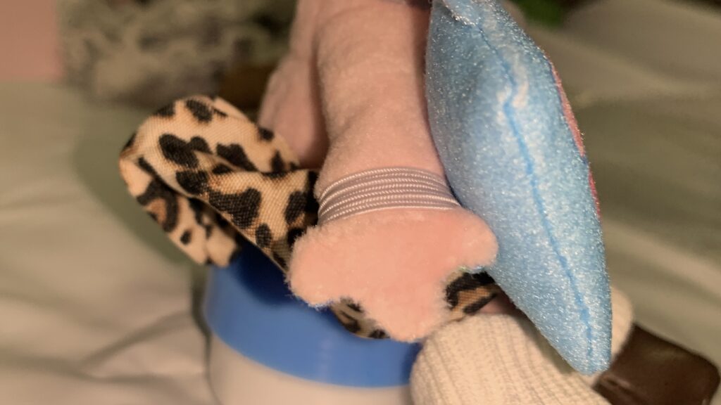 かえるのピクルスの手持ちガラケー装着・全体像
