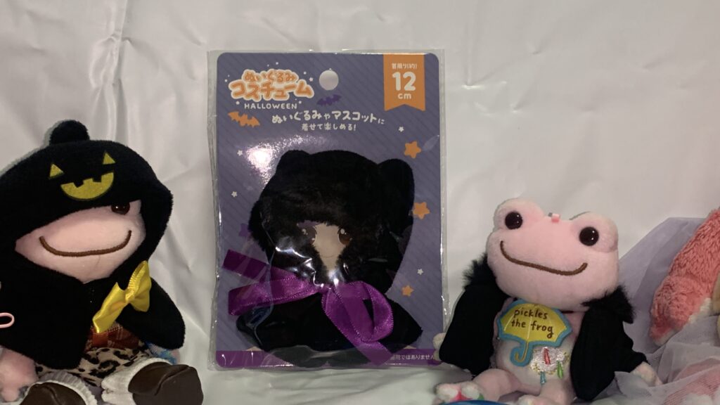 セリアのぬいぐるみ用ハロウィンフードマント モノクロアニマルのパッケージ写真