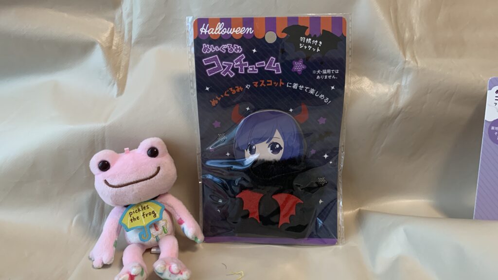セリアのぬいぐるみ用ハロウィンコスチューム 羽根付きジャケットのパッケージ写真