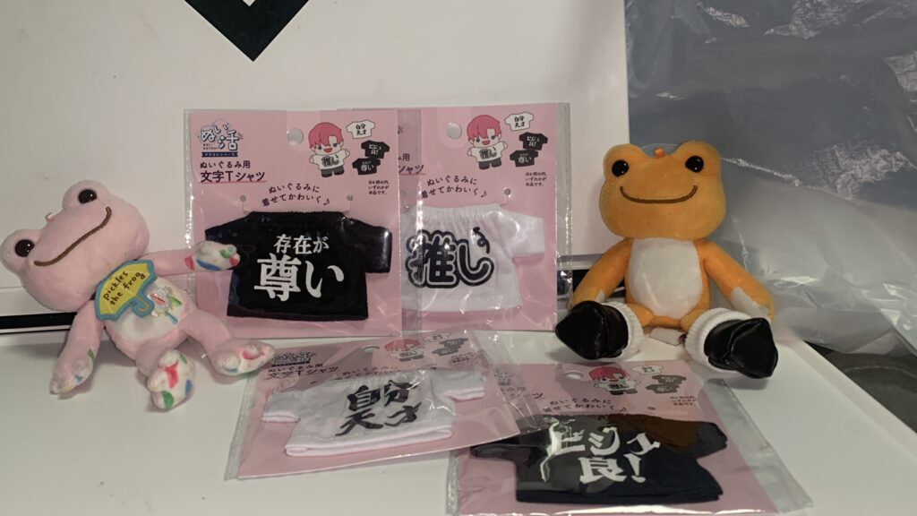 セリアで購入したぬい活ヲタコレの文字Tシャツ4種類