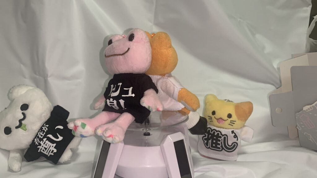 セリアの文字Tシャツを着たぬいぐるみのサイズ比較