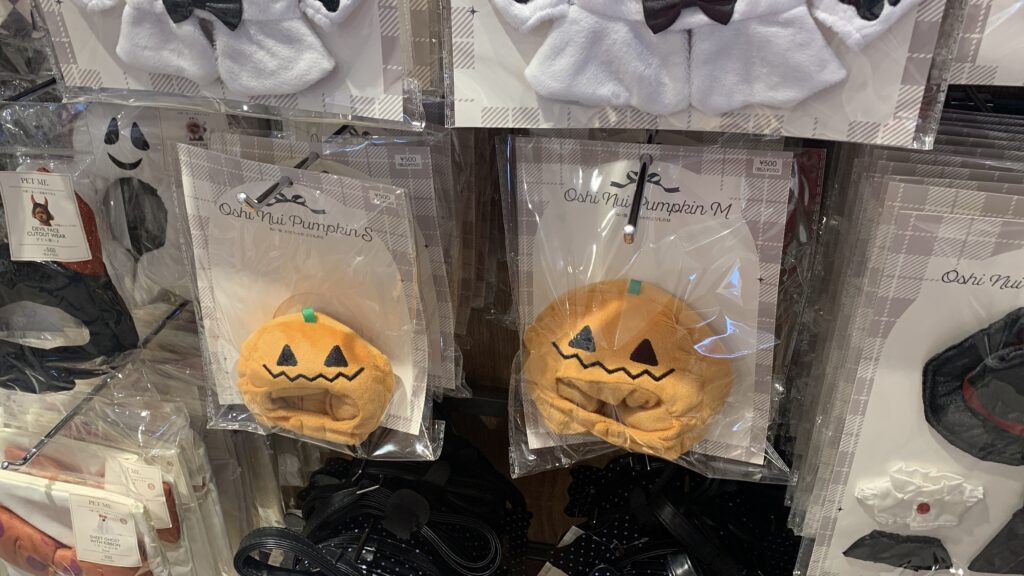 スリーコインズで販売中のかぼちゃかぶりものS・Mのパッケージ