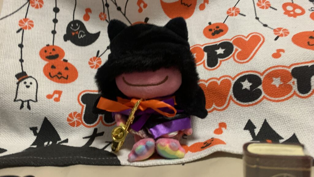 黒猫音楽団をイメージしたぬいぐるみたちの並び写真