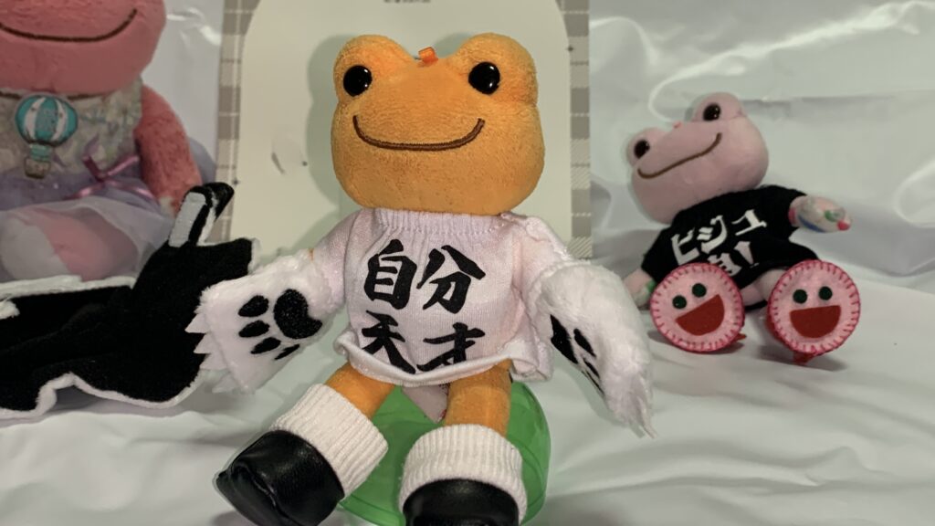 おばけくま:Sの手袋をマスコットピクルスに装着した様子