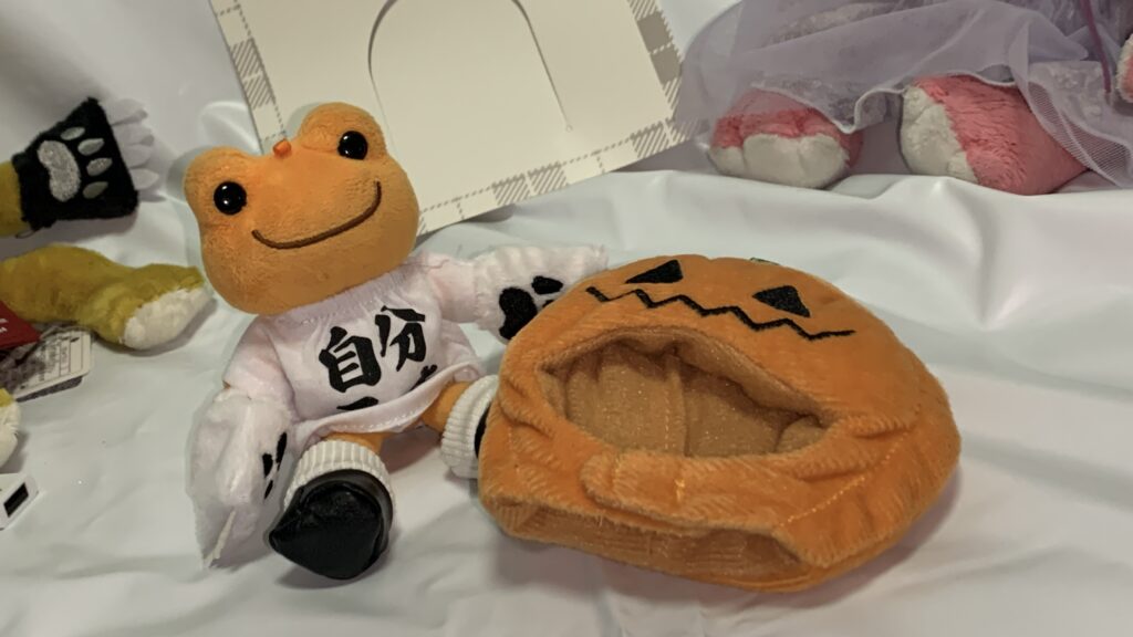 かぼちゃかぶりもの：Sをかぶったマスコットピクルス
